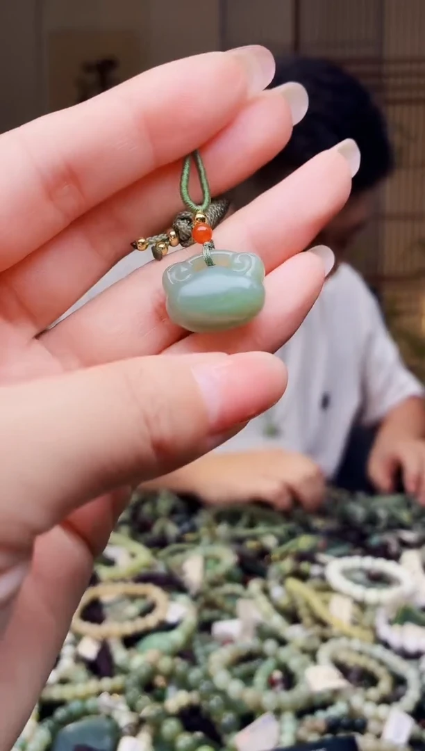 颈饰未镶嵌和田玉多样性发货，拍一发一