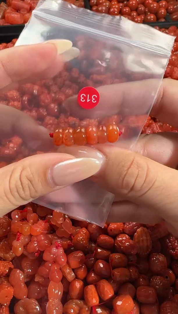 颈饰未镶嵌南红玛瑙1