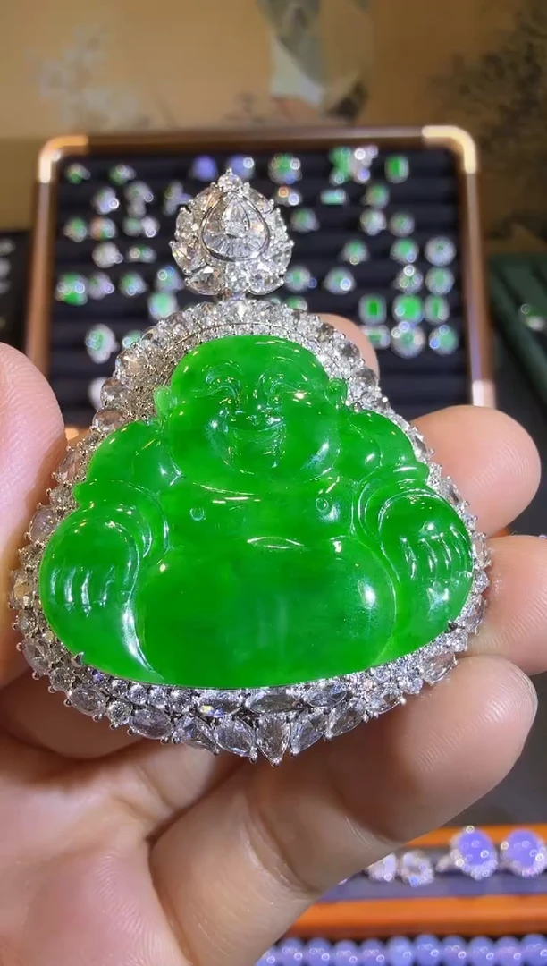 【闪购商品】翡翠吊坠(赠链)18K金镶嵌高冰正阳满绿大佛公吊坠