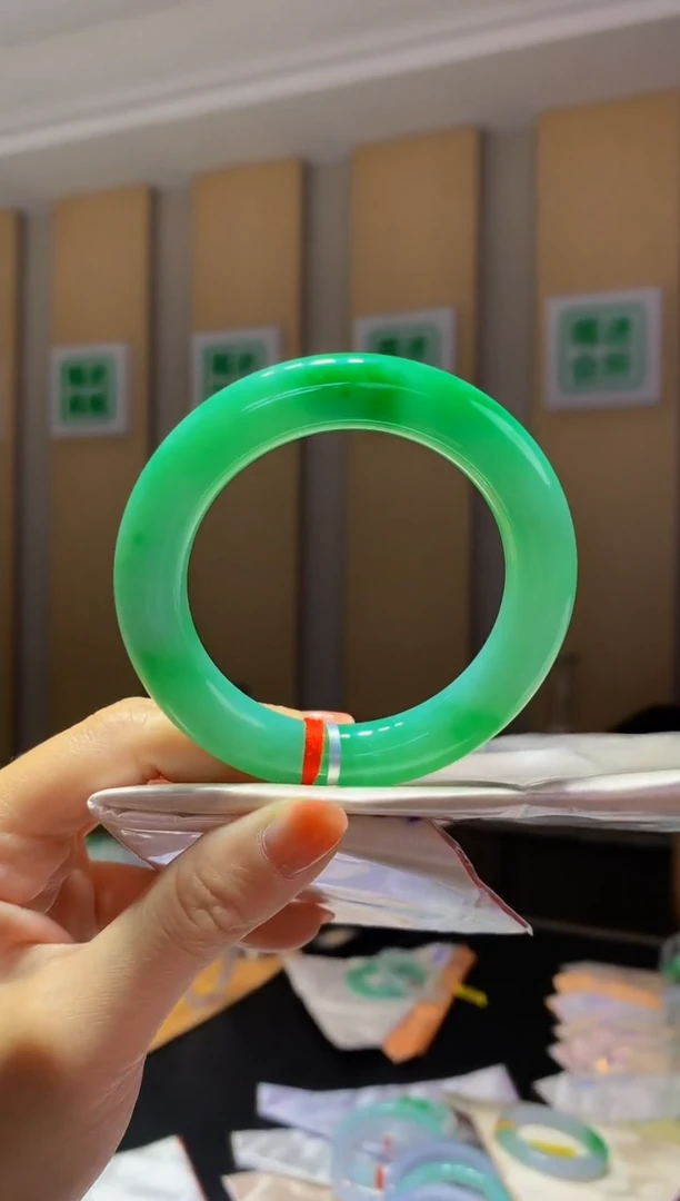 未镶嵌手镯翡翠-C703 圈口55.7 全款46.8万 定金2万