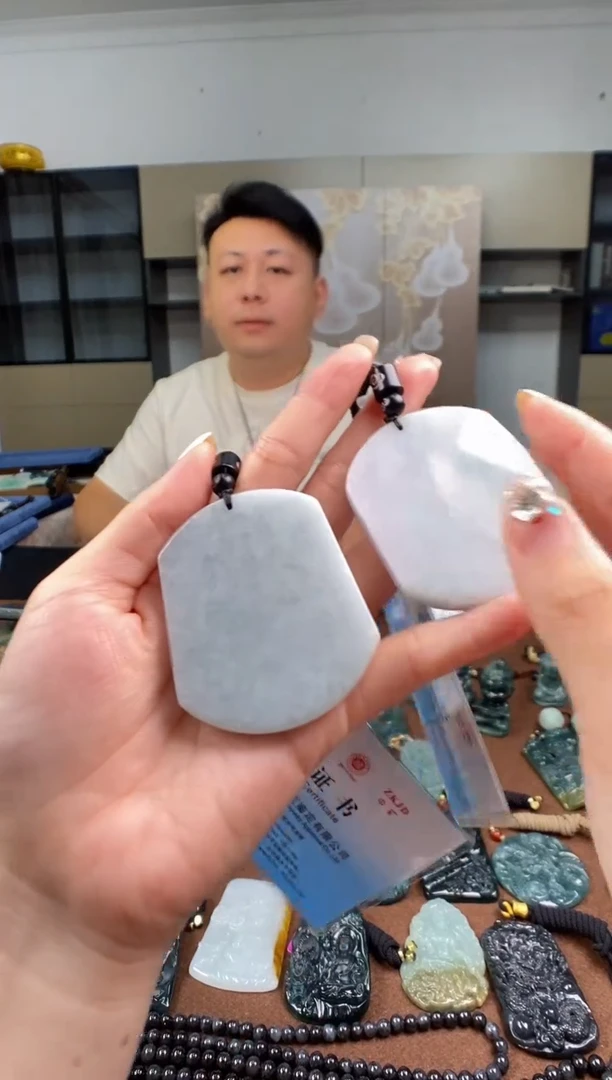 颈饰未镶嵌翡翠 多样性发其一