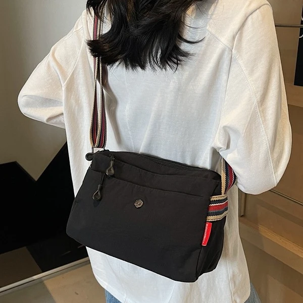 经典不挑人 多口袋轻便休闲单肩斜挎包 09582