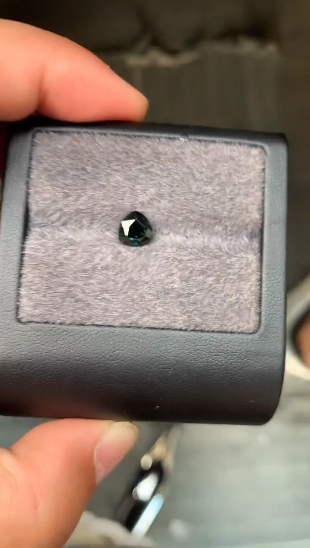 【闪购商品】定制尖晶石裸石未镶嵌1.35ct 枕型 冷色调