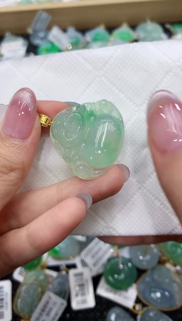 翡翠18K金镶嵌颈饰111111111111