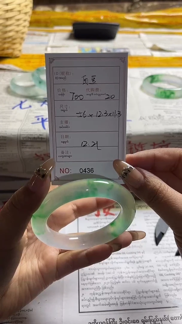 非金属珐琅白*果敢玉生香手镯甄选