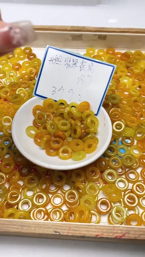 翡翠散珠未镶嵌A1525 黄翡跑环（内径6+mm）3个9元