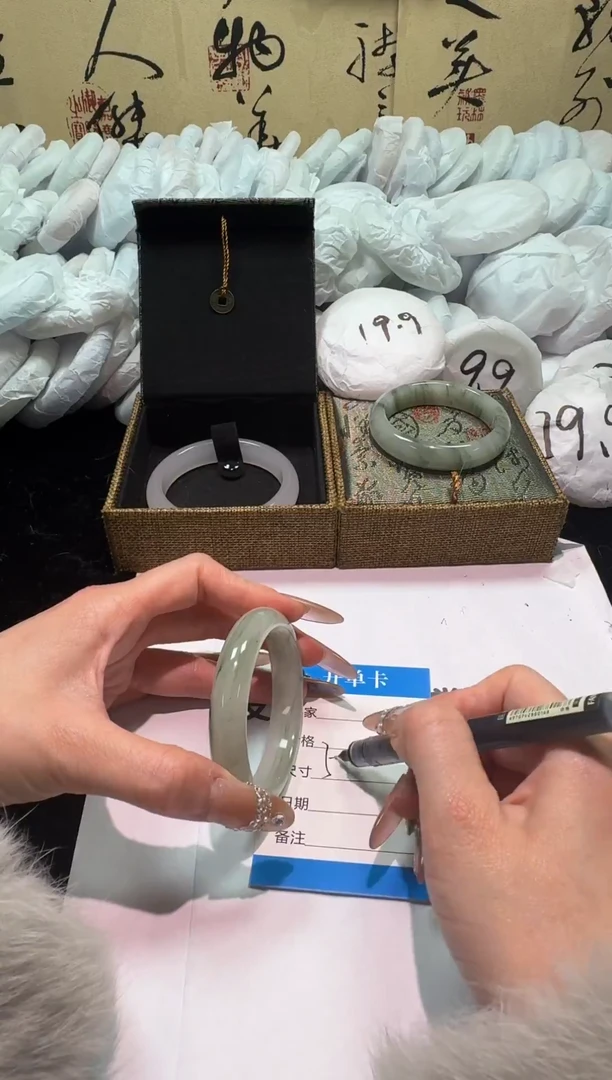 非金属仿水晶天山翠精美手镯