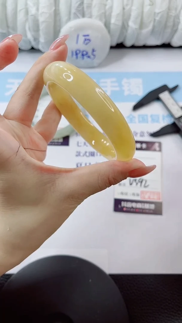 石英质玉手镯未镶嵌多样性发货V392-62