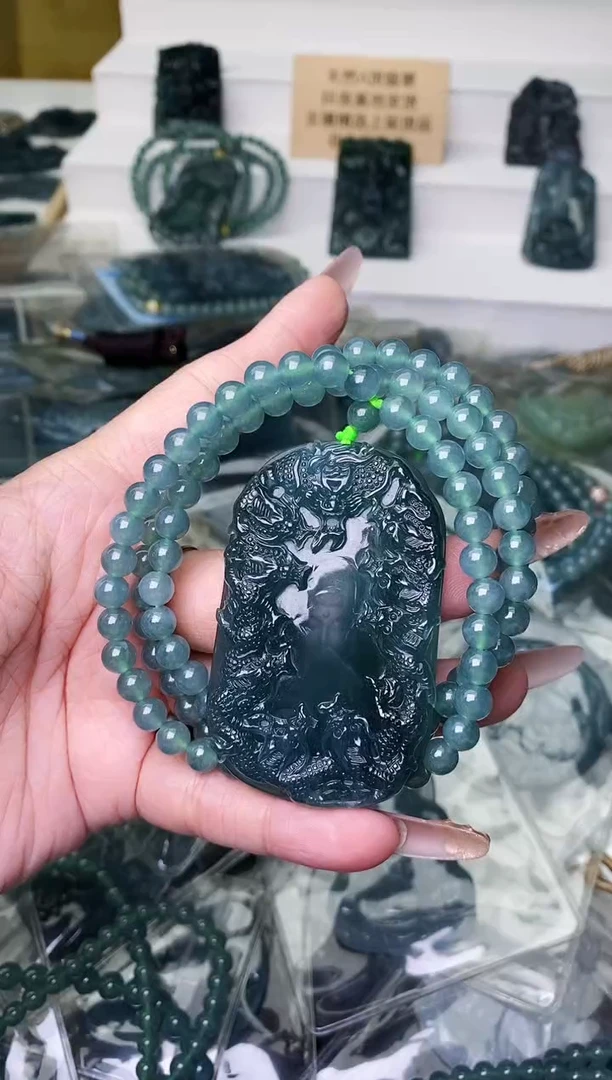 颈饰未镶嵌翡翠