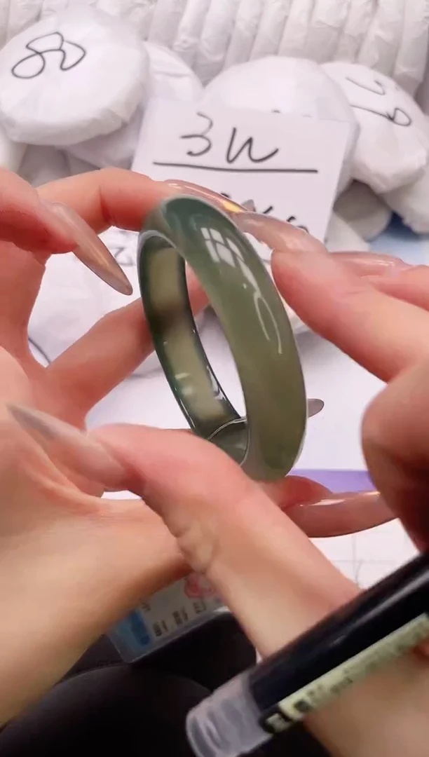 【闪购商品】石英质玉手镯未镶嵌10K309-53