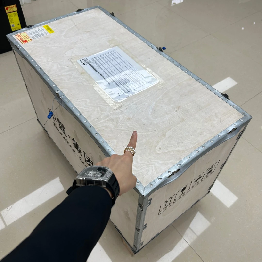 CL全新未使用恭喜开业线上男表黑9