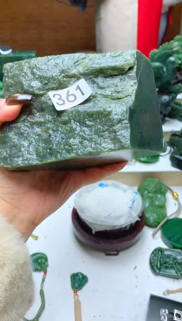 未镶嵌和田玉摆件1