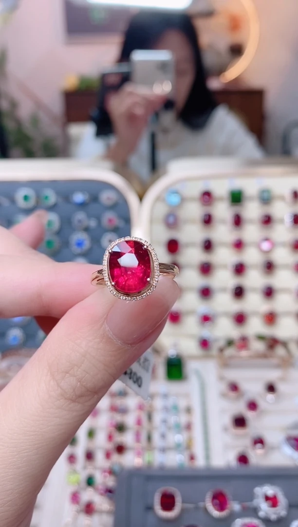 18K金镶嵌碧玺戒指碧玺3.8CT