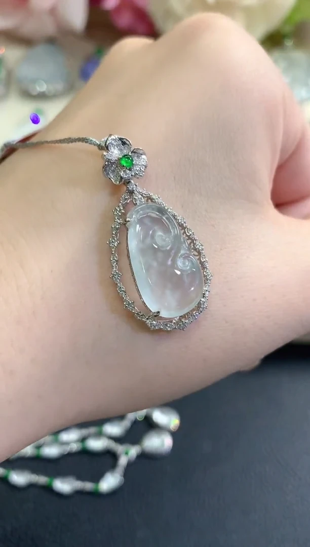 吊坠(不含链)18K金镶嵌翡翠秋日珠宝Q70