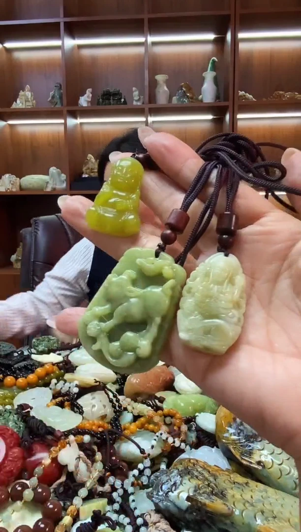 未镶嵌蛇纹石玉吊坠拍一发三