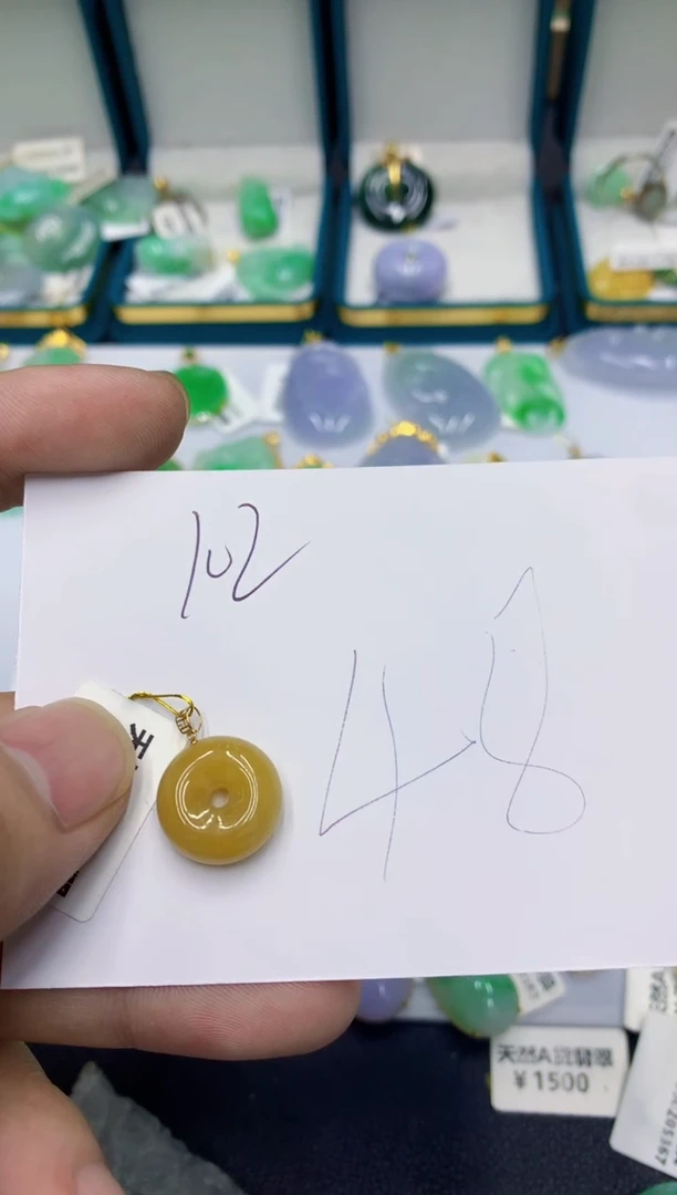 翡翠挂件18K金镶嵌翡翠