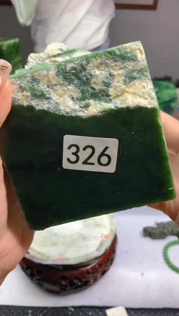 和田玉（碧玉）未镶嵌珠宝半成品326