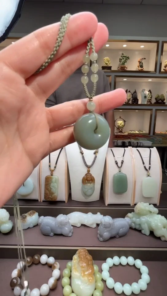 颈饰未镶嵌和田玉苏