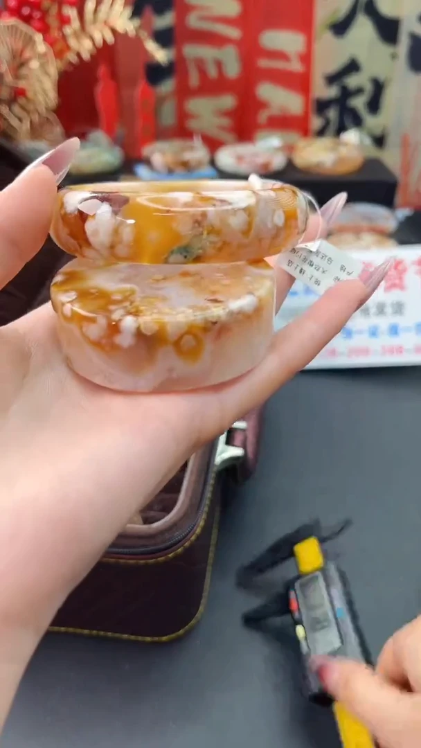 【闪购商品】石英质玉手镯未镶嵌赠送镯心（61圈口