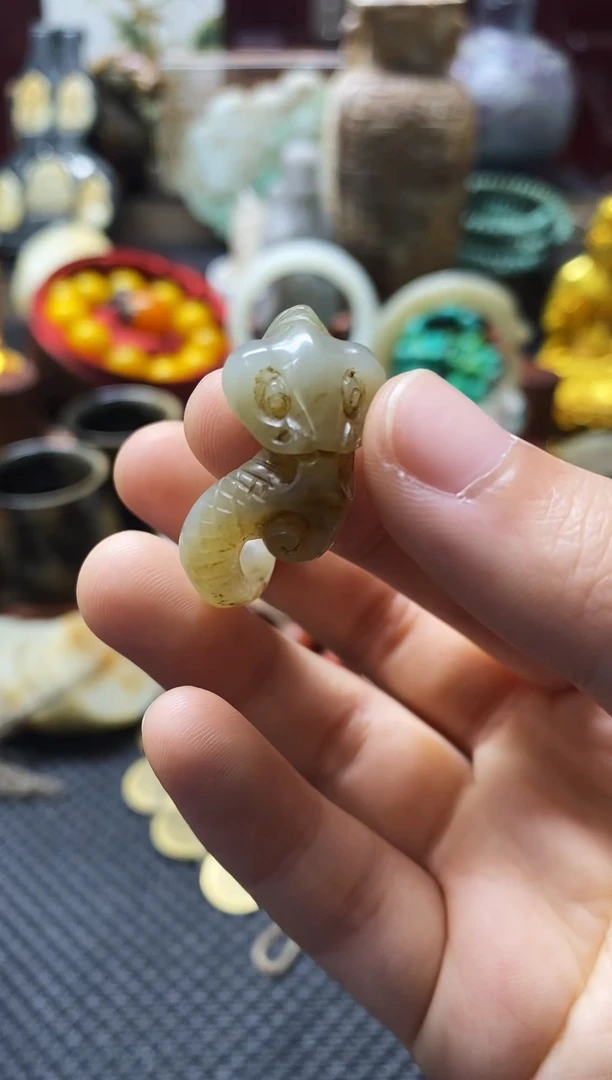 未镶嵌戒指和田玉戒指