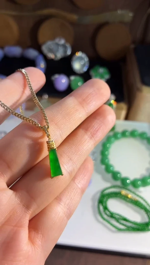 吊坠(不含链)18K金镶嵌翡翠吊坠