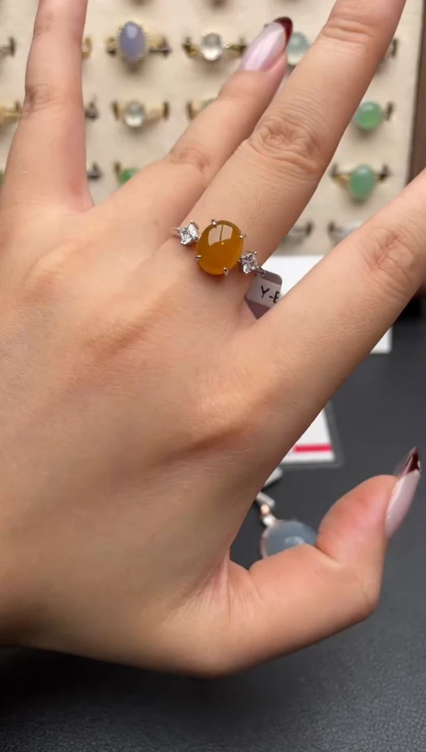 未镶嵌戒指翡翠一物一证一礼盒