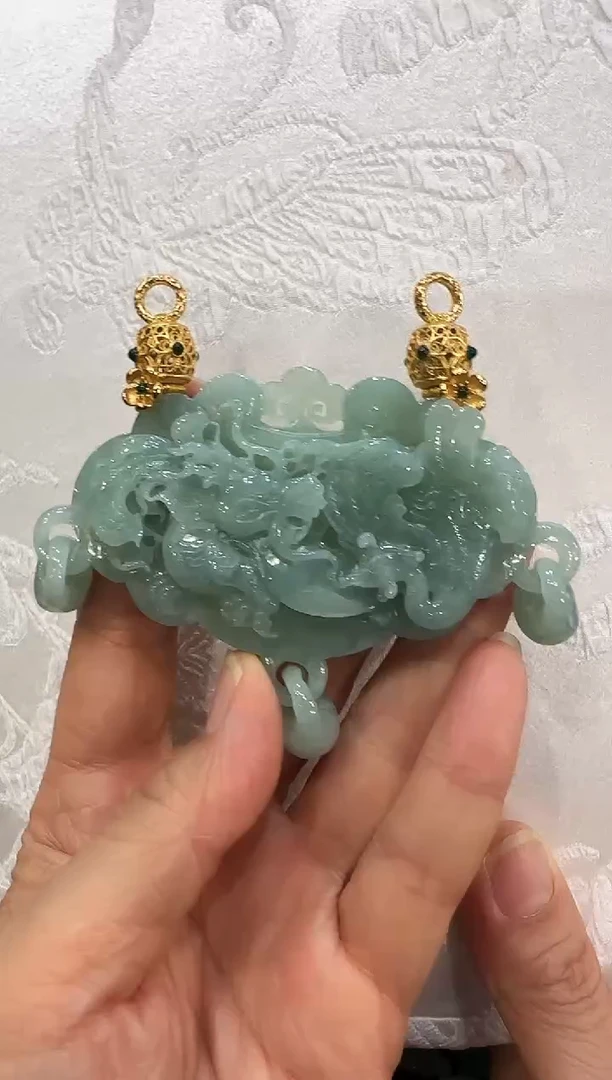 翡翠未镶嵌颈饰国风