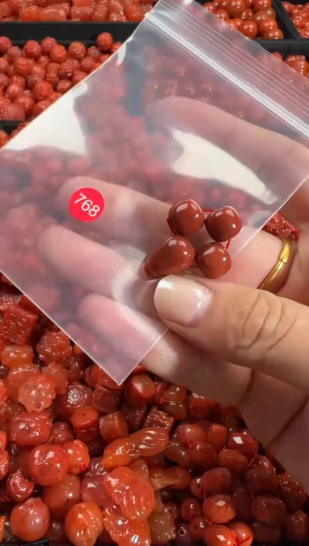 颈饰未镶嵌南红玛瑙1