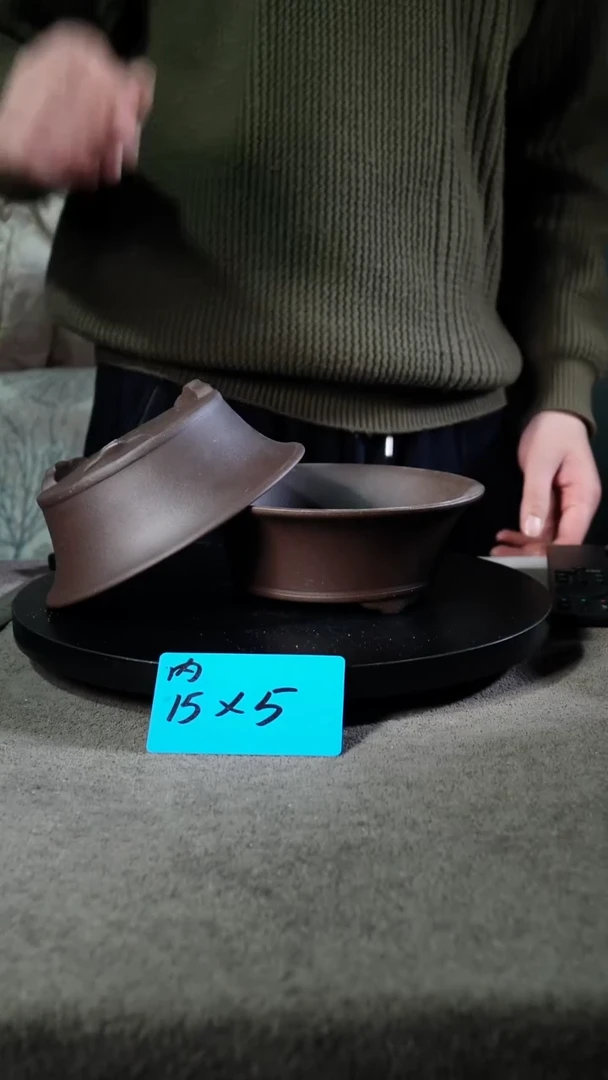 A宜兴紫砂小花盆