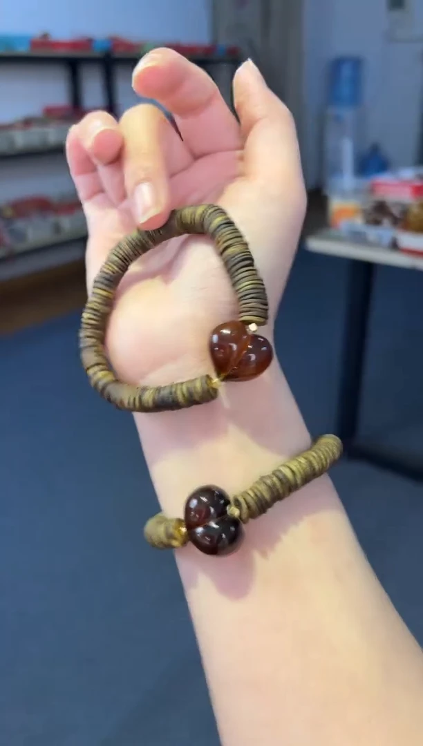 手链琥珀未镶嵌   绿奇楠沉香药片琥珀桃心多样性发其一