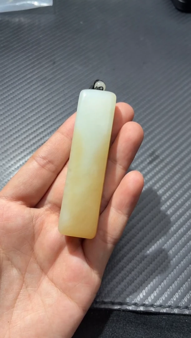 颈饰未镶嵌和田玉且末糖白无事牌微色差