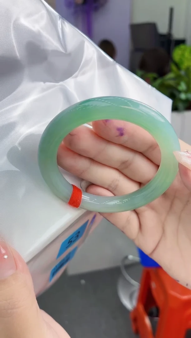 翡翠手镯未镶嵌翡翠手镯