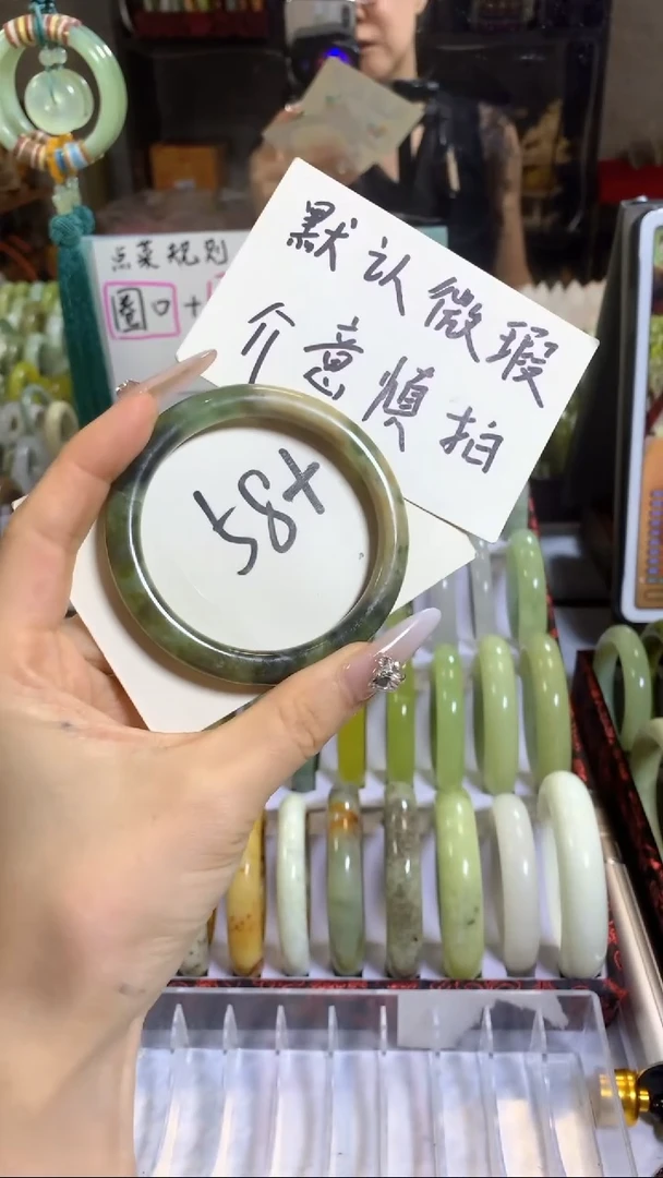 未镶嵌岫玉手镯21