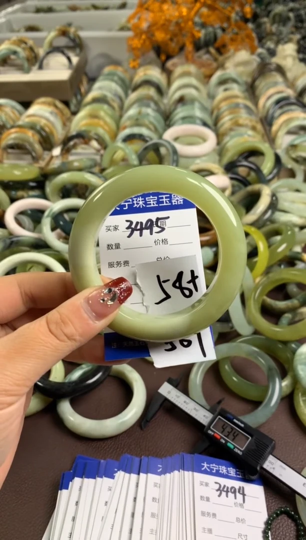 【闪购商品】蛇纹石玉手镯未镶嵌3495r