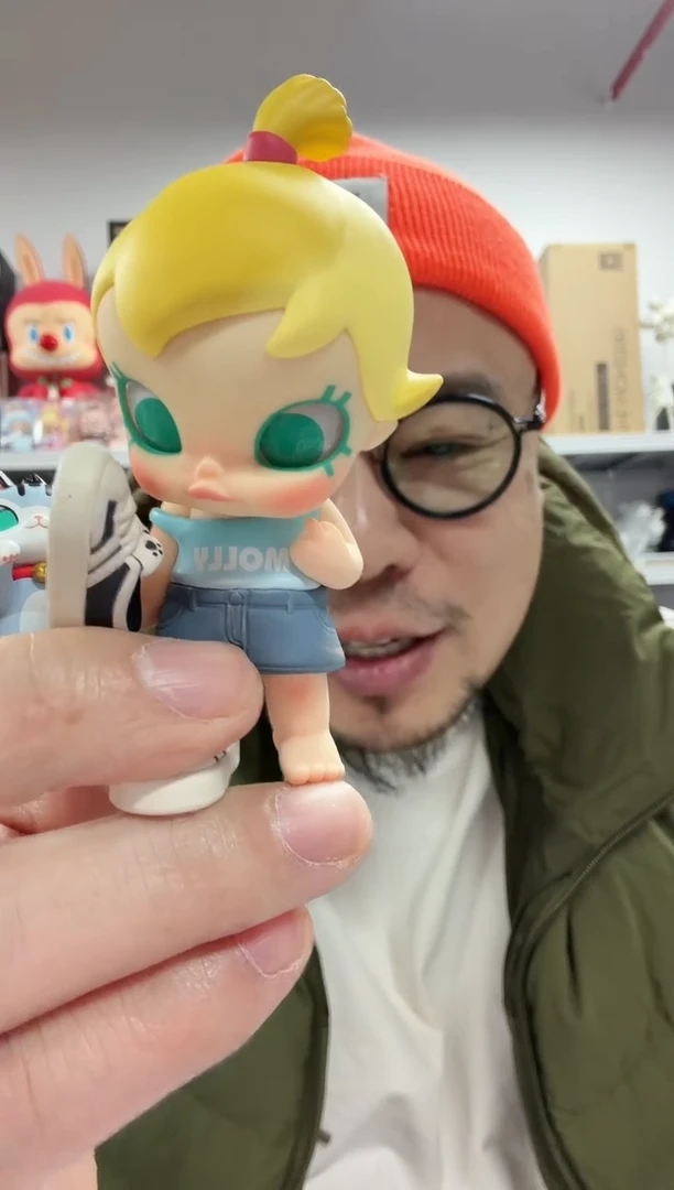 molly猫捡鞋子小娃一个