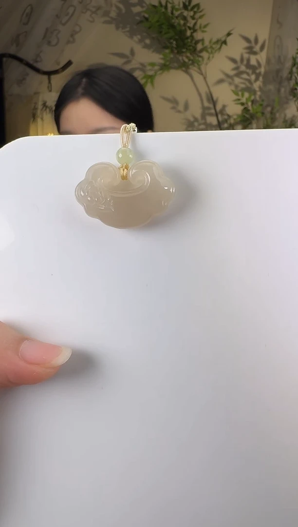 和田玉未镶嵌颈饰藕粉锁