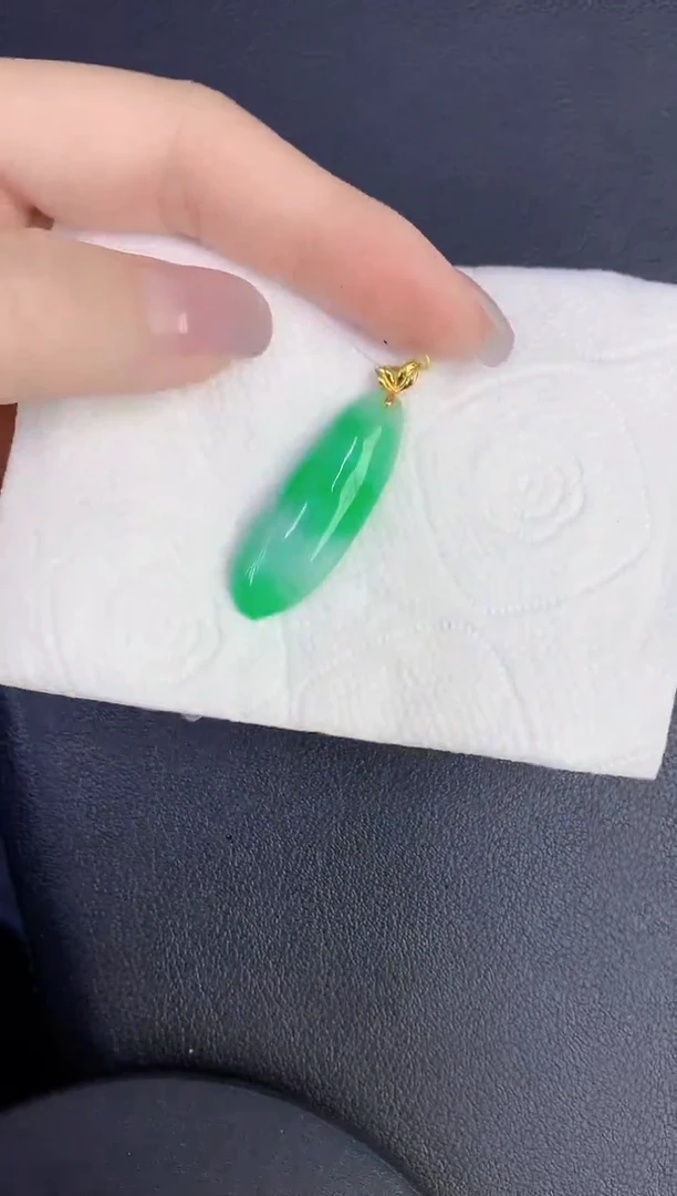 颈饰18K金镶嵌翡翠缅甸天然翡翠A货