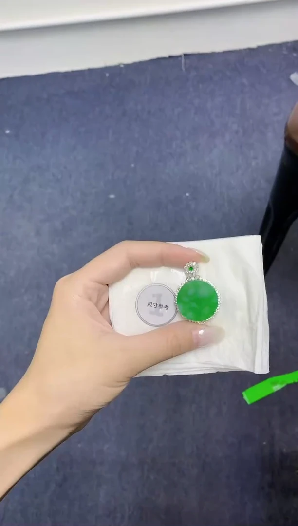 颈饰18K金镶嵌翡翠天然缅甸翡翠A货百元以上9元证书费自理