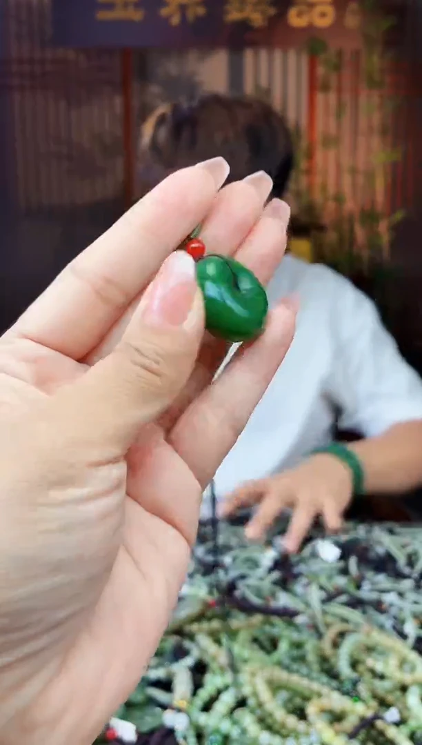 和田玉未镶嵌颈饰拍一发一