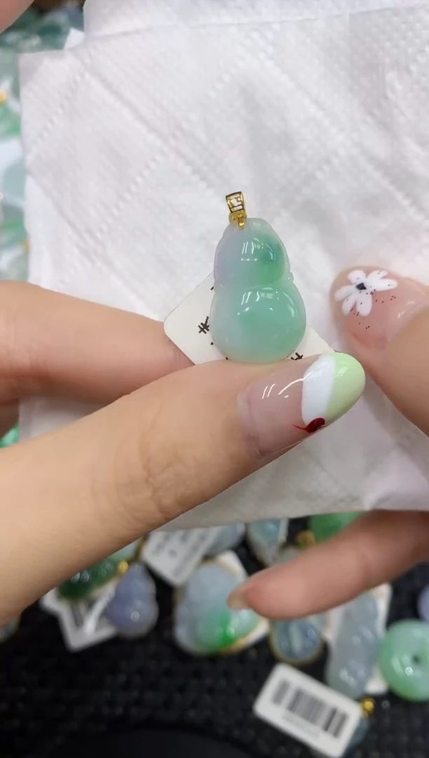 翡翠18K金镶嵌颈饰迅