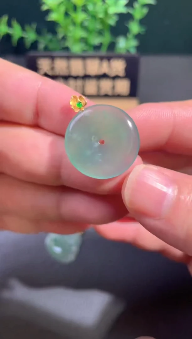 颈饰18K金镶嵌翡翠翡翠