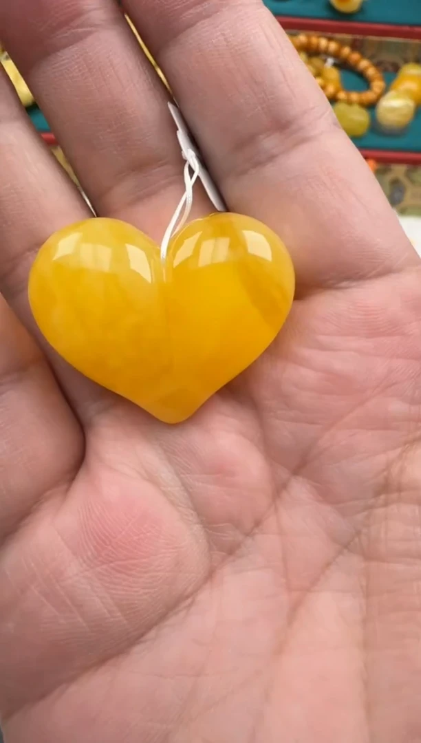 琥珀未镶嵌珠宝奇石8.75克爱心吊坠HZ080
