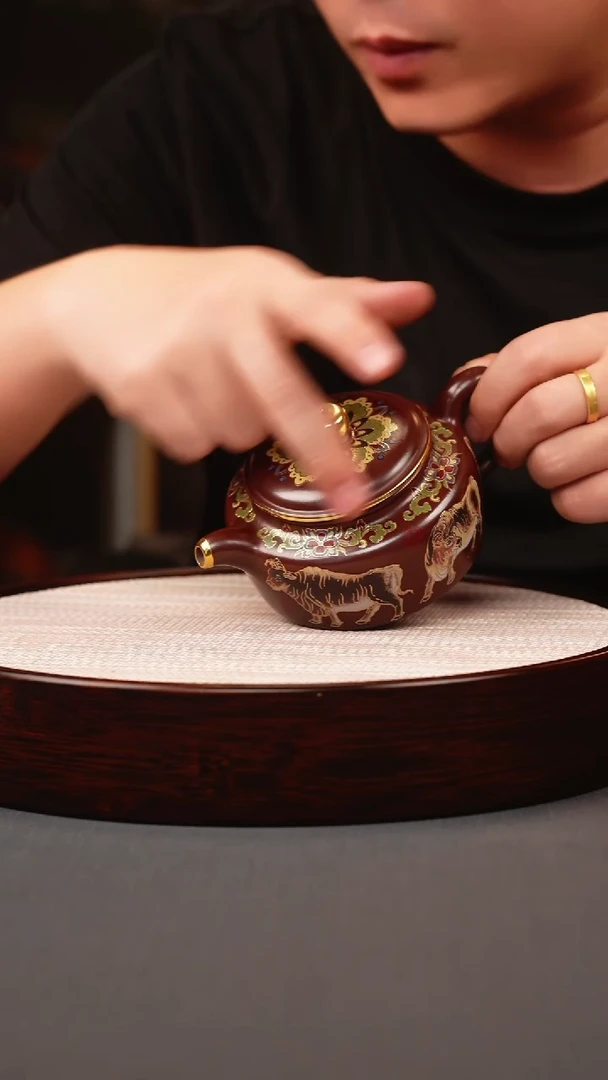 茶壶紫砂石红珐琅彩五牛德钟