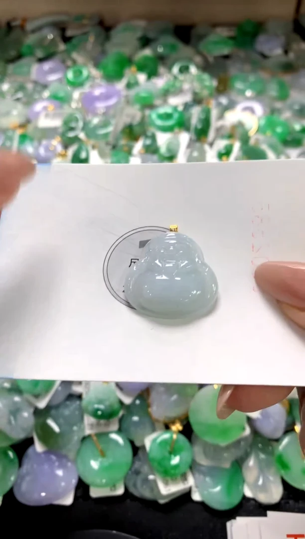 颈饰18K金镶嵌翡翠1111111111111111