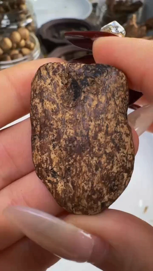 【闪购商品】沉香吊坠富森红土