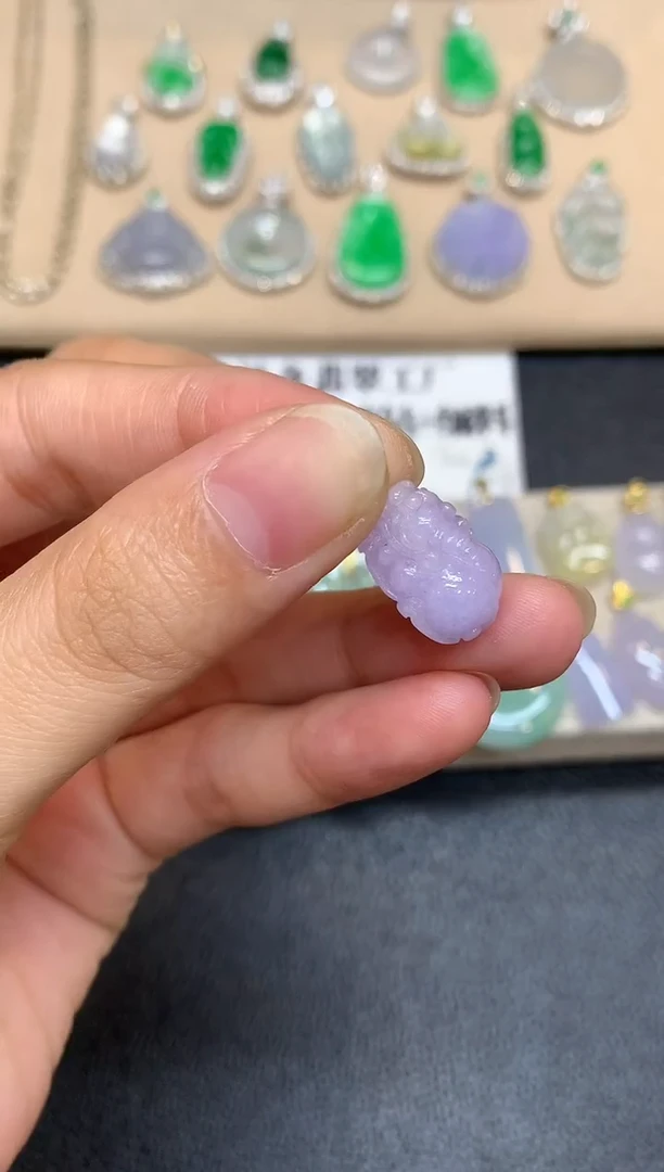 颈饰18K金镶嵌翡翠貔貅【无服务费