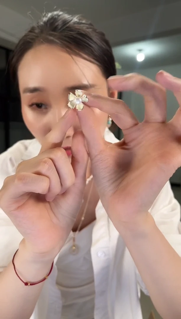 合金淡水珍珠耳饰淡粉色花朵耳钉