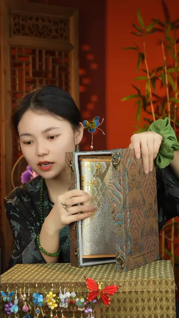 刺绣纯手工非遗国风饰品随机发一个笔记本