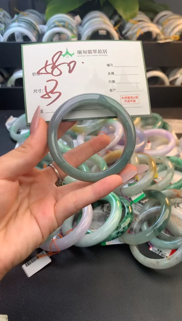 未镶嵌定制翡翠毛货需精细抛光+多人