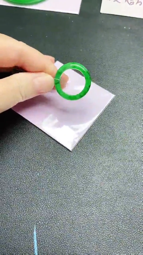 颈饰未镶嵌翡翠小**刀赠礼盒证书